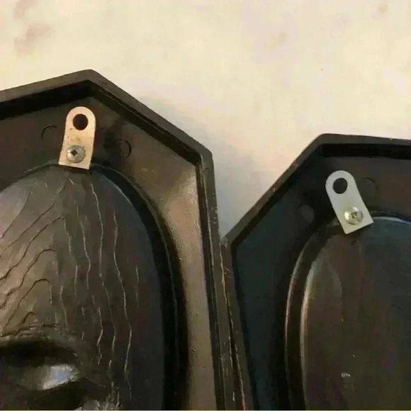 Set of 2  1974 Coppercraft Guild resin wall plaques with copper painted finish - Picture 7 of 9